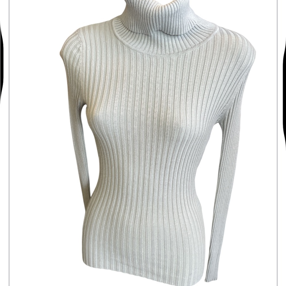 Classic ribbed grey turtle neck sweater size medium junior